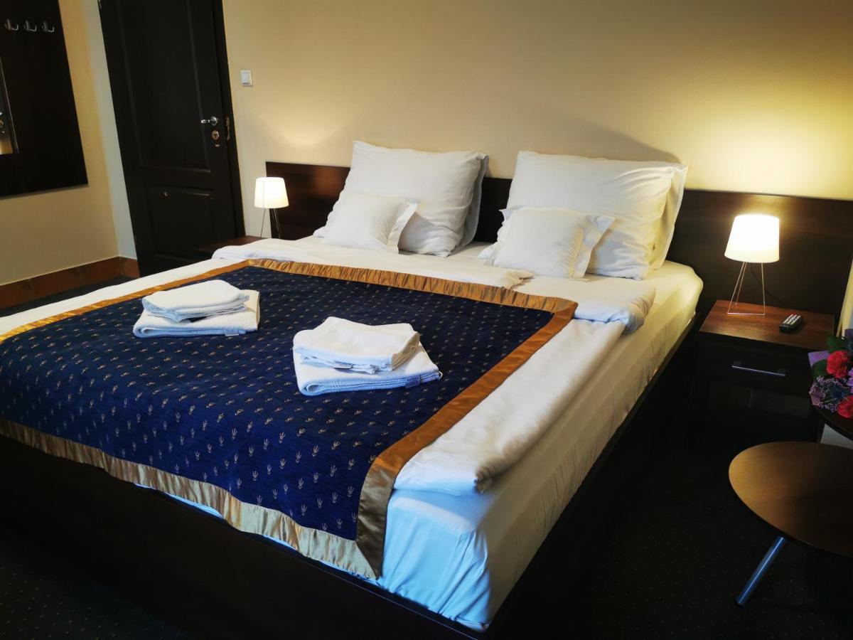 Fort Hotel Varsó Kültér fotó