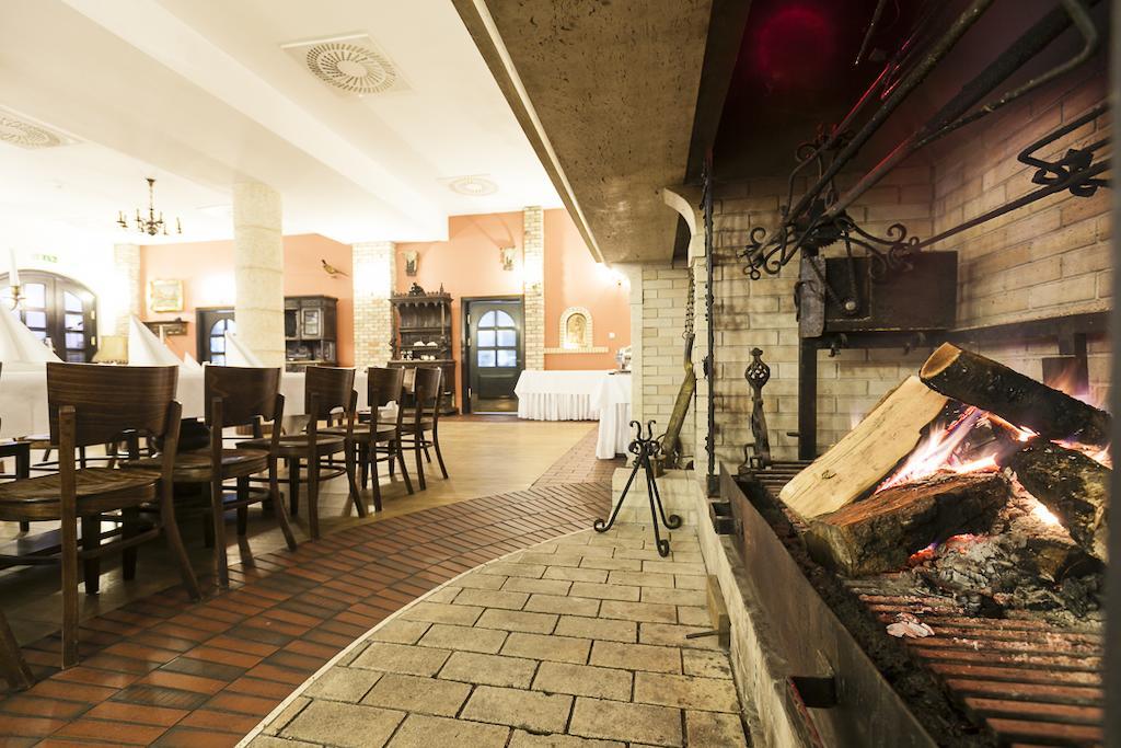 Fort Hotel Varsó Kültér fotó